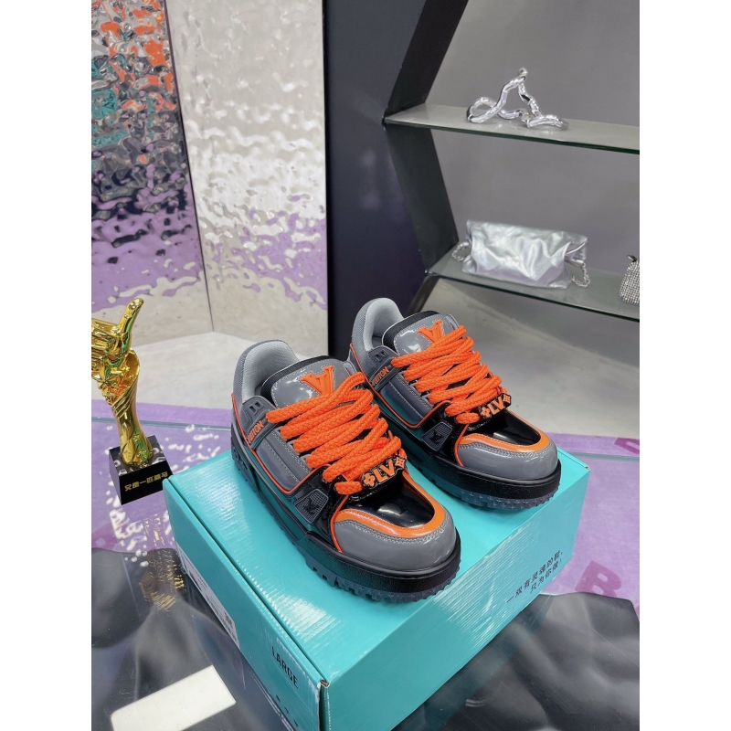 l**is V*t*n sneakers